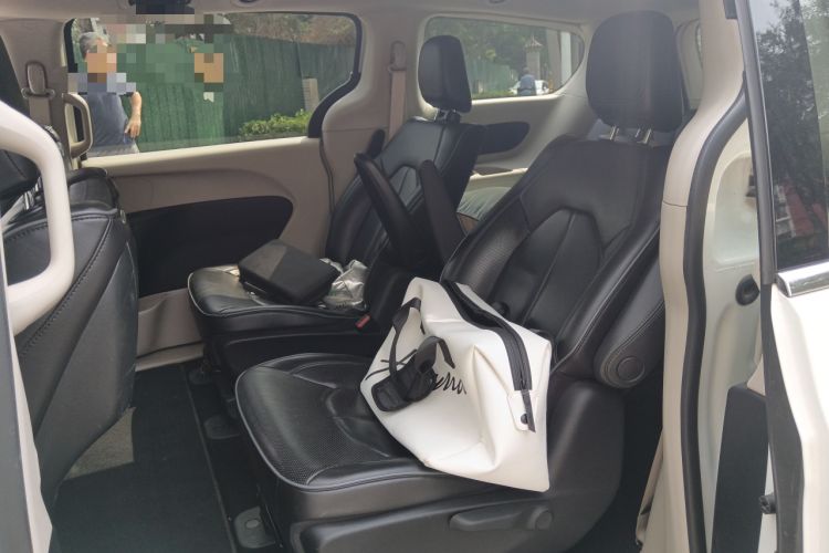 Used Chrysler Grand Voyager PHEV 2019 3.6L Plug-in Hybrid Left Rear Seat