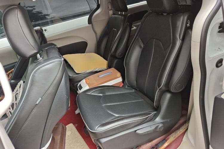 Used Chrysler Grand Voyager PHEV 2019 3.6L Plug-in Hybrid Left Rear Seat