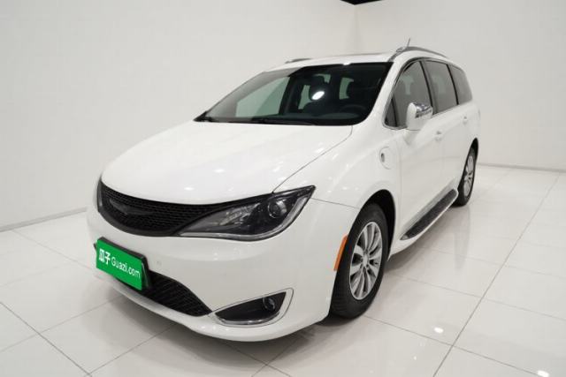 Ojetý Chrysler Grand Voyager PHEV 2019 3.6L Plug-in Hybrid