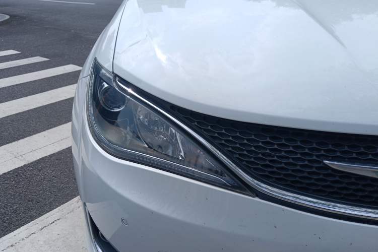 Used Chrysler Grand Voyager PHEV 2019 3.6L Plug-in Hybrid Right Front Headlight