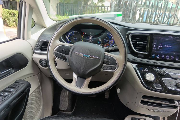 Used Chrysler Grand Voyager PHEV 2019 3.6L Plug-in Hybrid Steering Wheel
