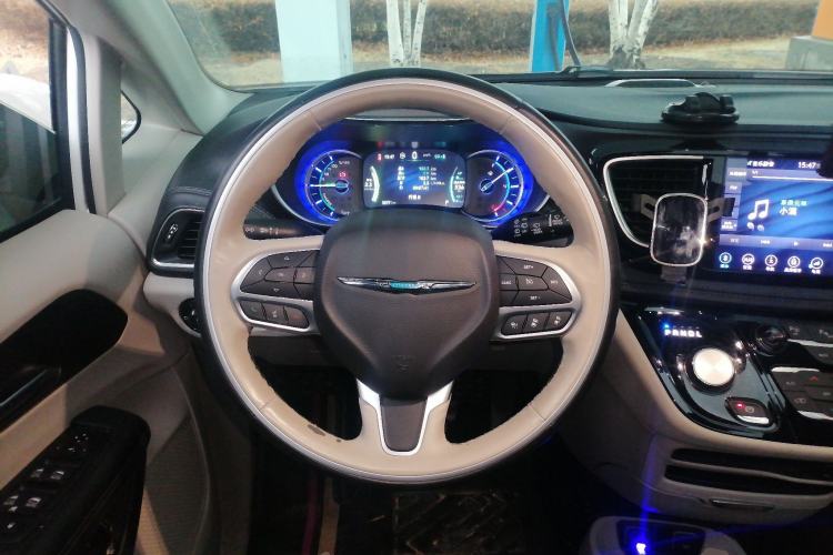 Used Chrysler Grand Voyager PHEV 2019 3.6L Plug-in Hybrid Steering Wheel