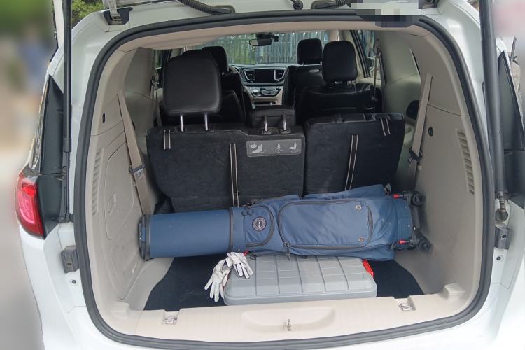 Used Chrysler Grand Voyager PHEV 2019 3.6L Plug-in Hybrid Trunk
