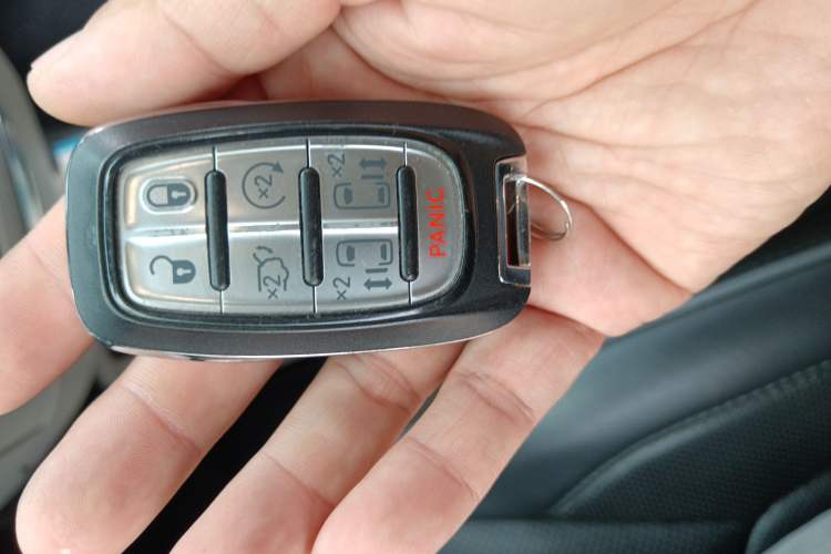 Used Chrysler Grand Voyager PHEV 2019 3.6L Plug-in Hybrid Vehicle Key