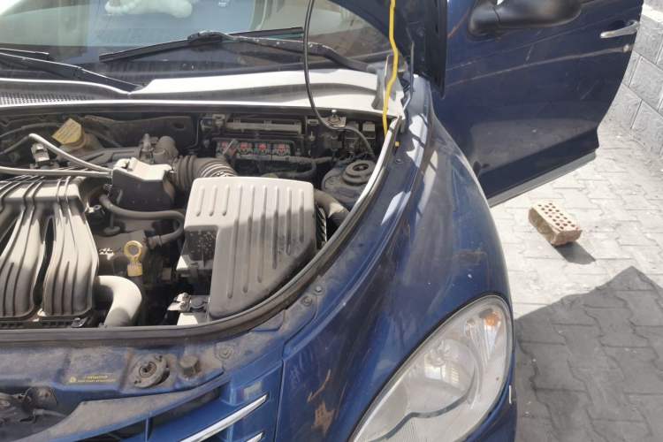 Used Chrysler PT Cruiser 2007 2.4 Engine Bay Left