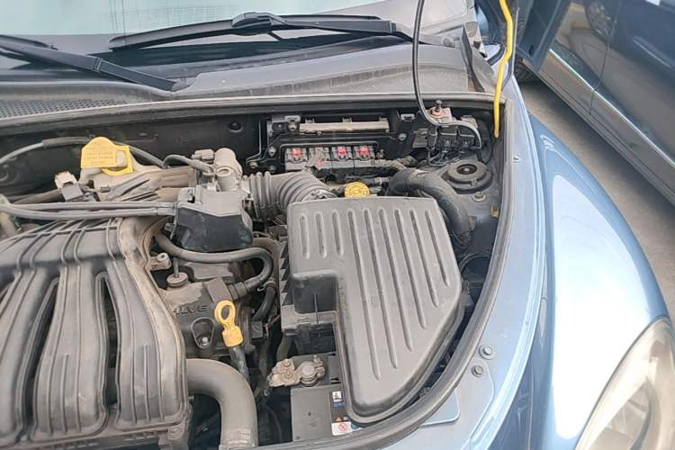 Used Chrysler PT Cruiser 2007 2.4 Engine Bay Left