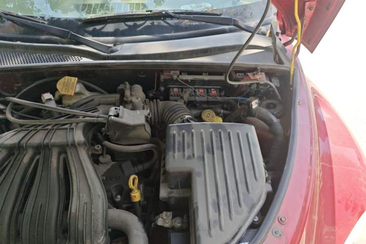 Used Chrysler PT Cruiser 2007 2.4 Engine Bay Left