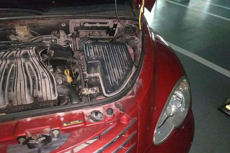 Used Chrysler PT Cruiser 2007 2.4 Engine Bay Left
