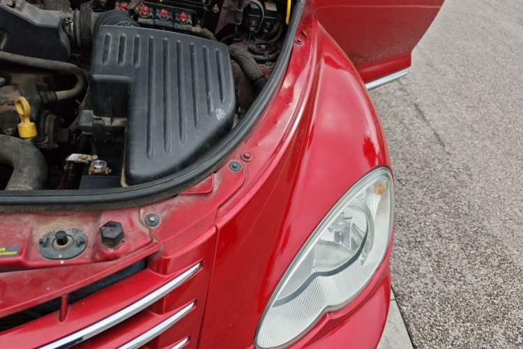 Used Chrysler PT Cruiser 2007 2.4 Engine Bay Left