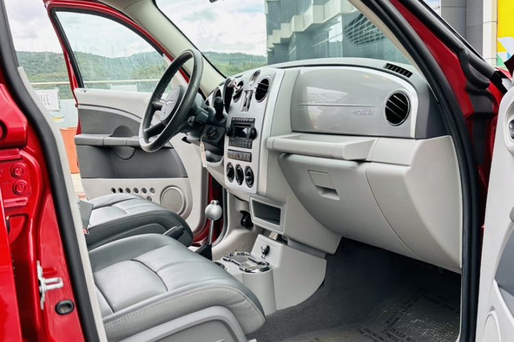 Used Chrysler PT Cruiser 2007 2.4 Interior 11