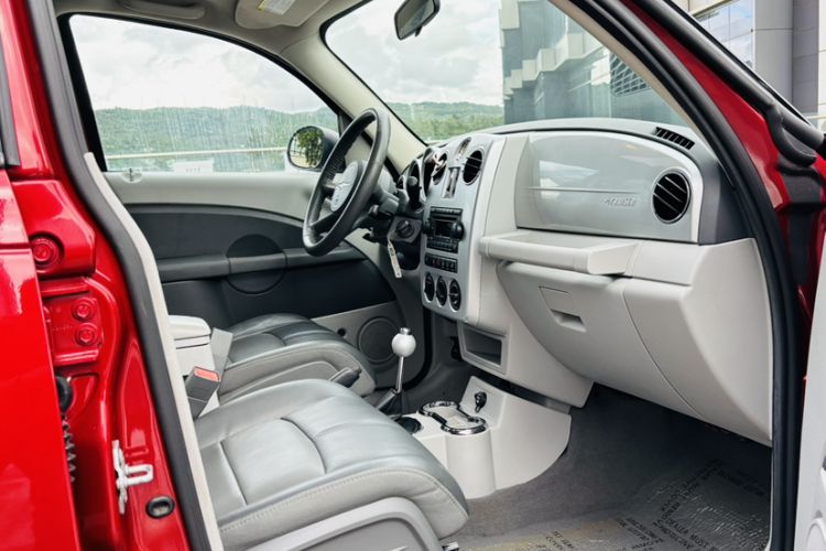 Used Chrysler PT Cruiser 2007 2.4 Interior 3