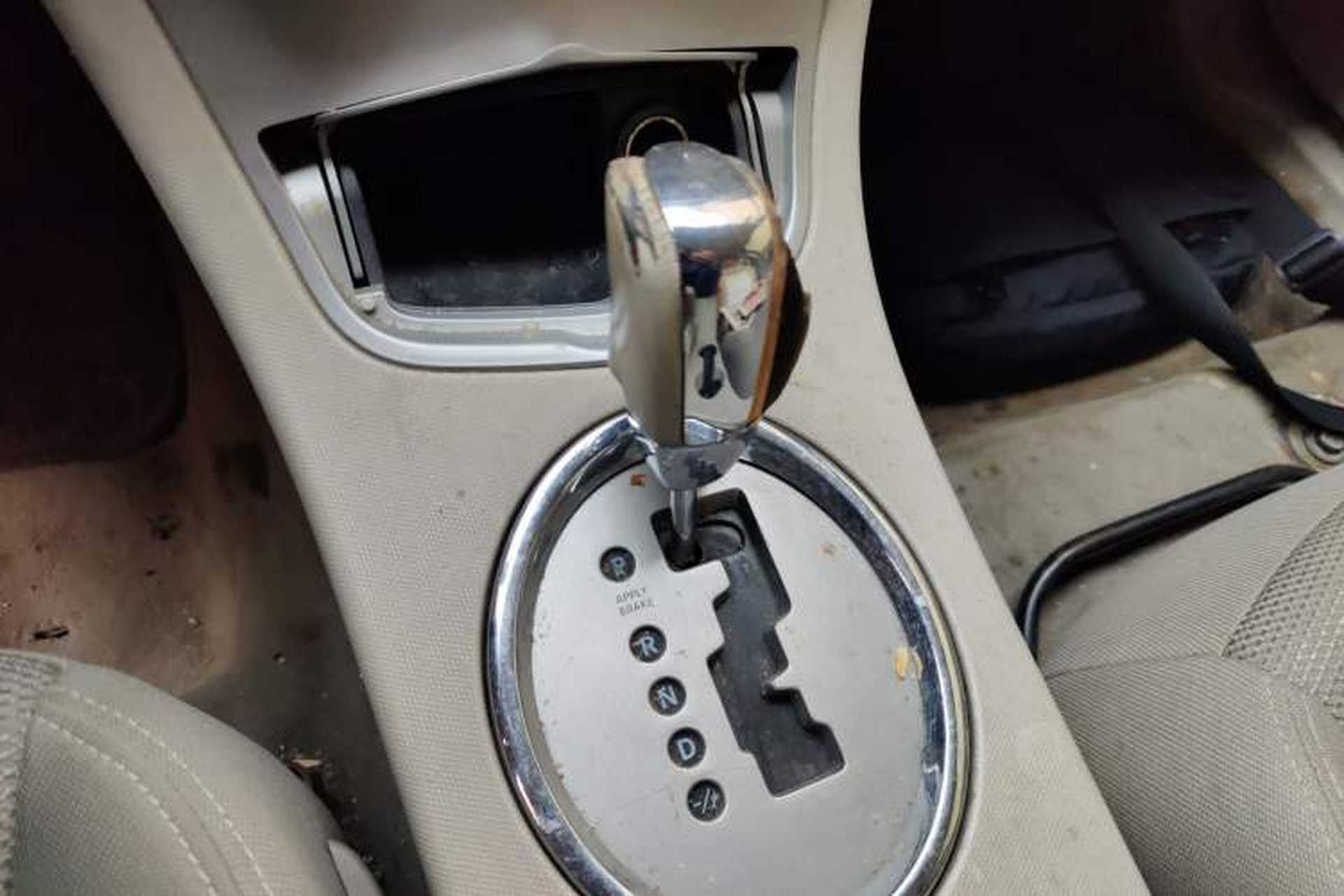 Used Chrysler Sebring 2008 2.0L Comfort Version Gear Lever