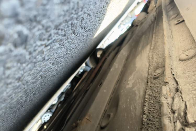 Used CIIMO 2012 1.8L Automatic Chassis Front Right
