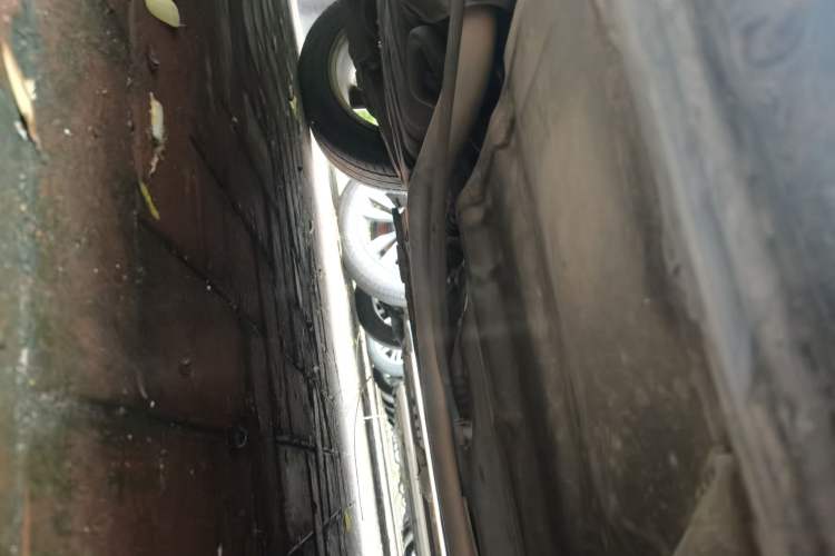 Used CIIMO 2012 1.8L Automatic Chassis Rear Right
