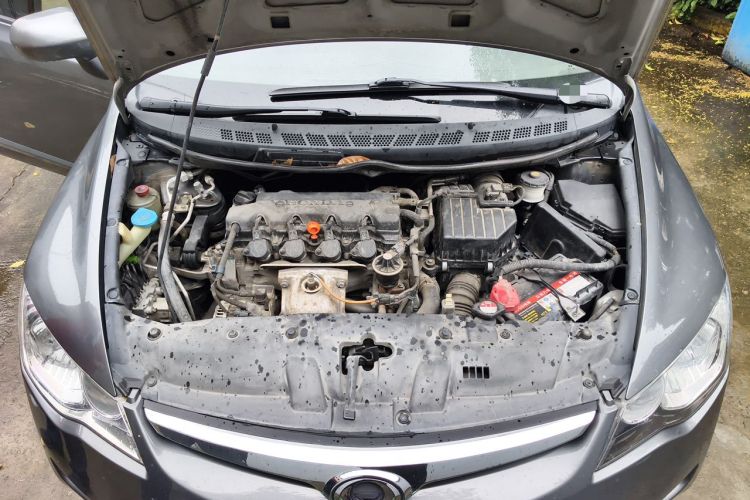 Used CIIMO 2012 1.8L Automatic Engine Bay