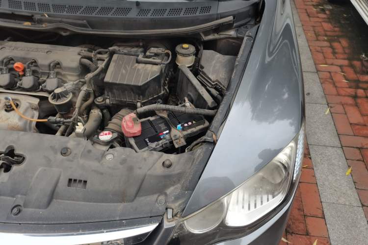 Used CIIMO 2012 1.8L Automatic Engine Bay Left