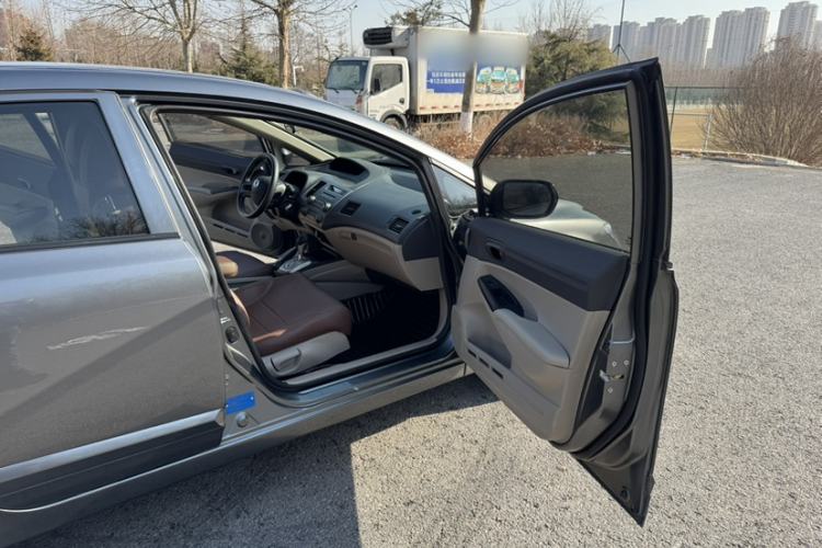 Used CIIMO 2012 1.8L Automatic Exterior 2