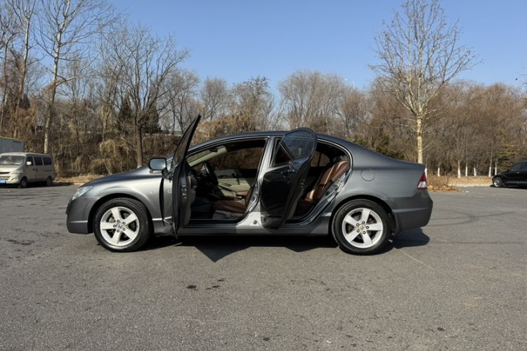 Used CIIMO 2012 1.8L Automatic Exterior 3