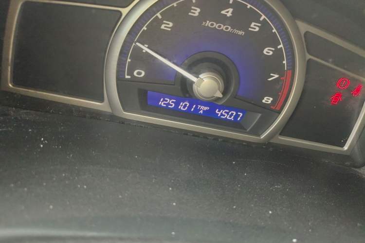 Used CIIMO 2012 1.8L Manual Odometer Close Up