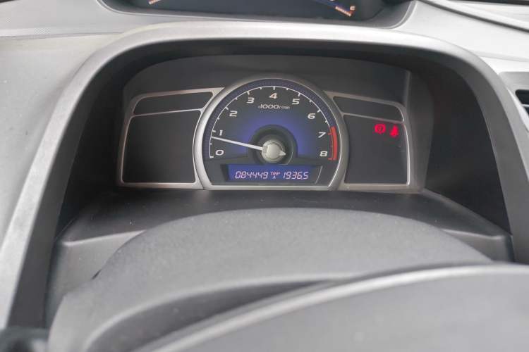 Used CIIMO 2012 1.8L Manual Odometer Close Up