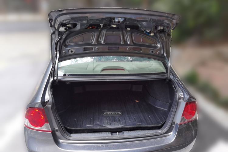 Used CIIMO 2012 1.8L Automatic Trunk