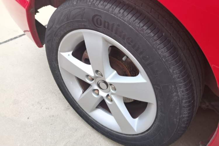 Used CIIMO 2012 1.8L Automatic Exterior 5