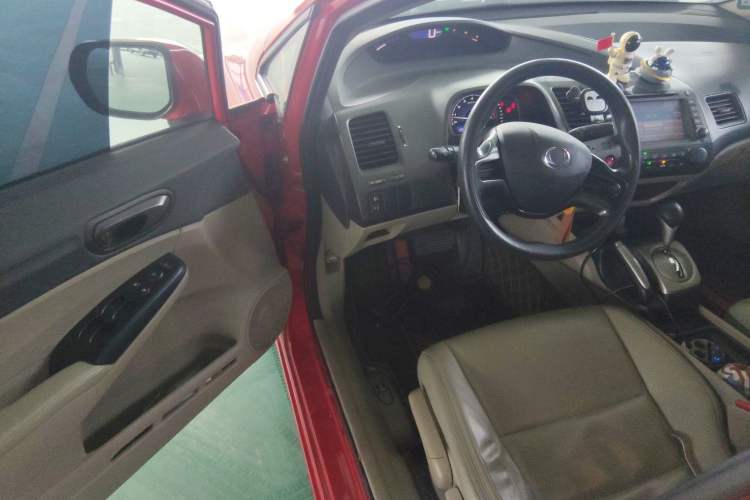 Used CIIMO 2012 1.8L Automatic Interior 3