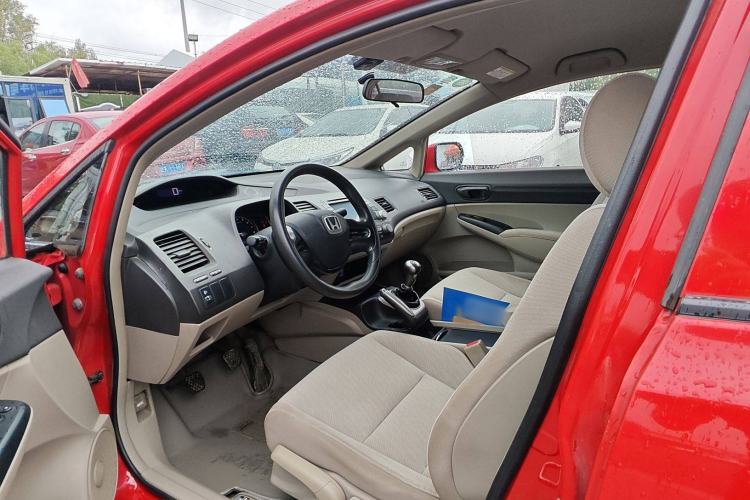 Used CIIMO 2012 1.8L Manual Interior 3