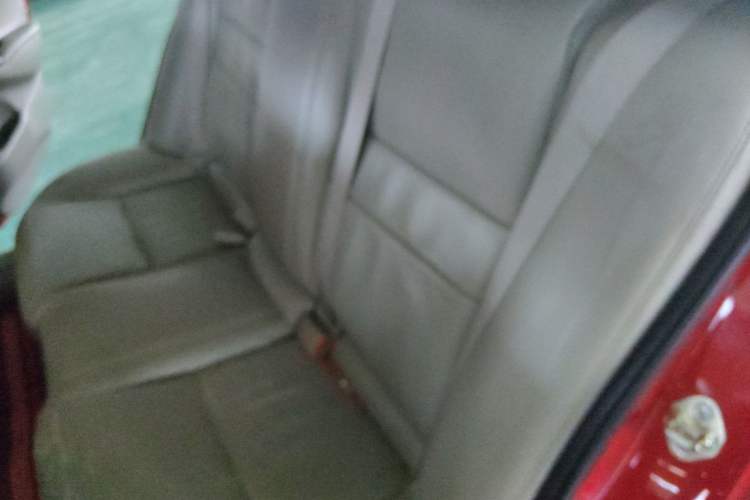 Used CIIMO 2012 1.8L Automatic Interior 4