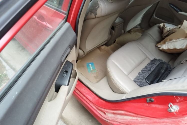 Used CIIMO 2012 1.8L Automatic Interior 4