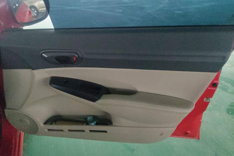 Used CIIMO 2012 1.8L Automatic Interior 5