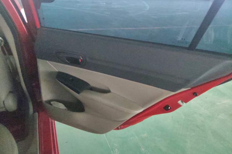 Used CIIMO 2012 1.8L Automatic Interior 6