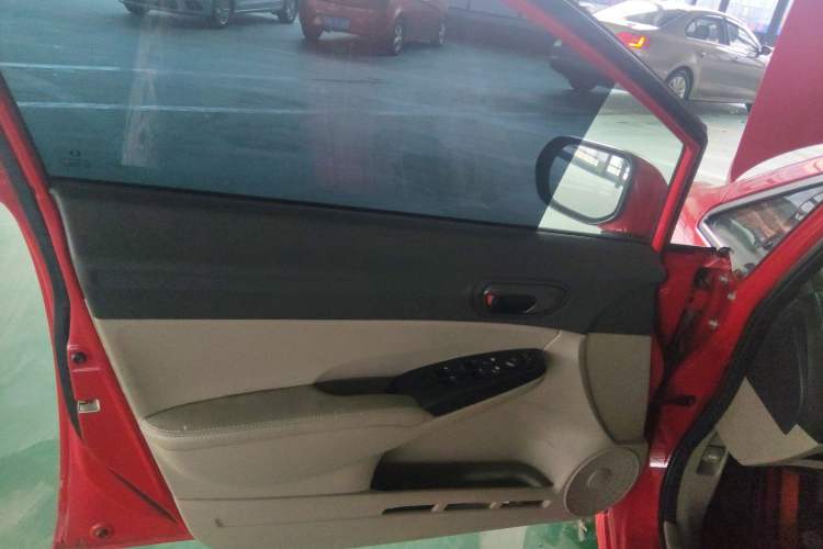 Used CIIMO 2012 1.8L Automatic Interior 7