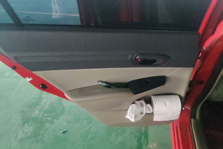 Used CIIMO 2012 1.8L Automatic Interior 8