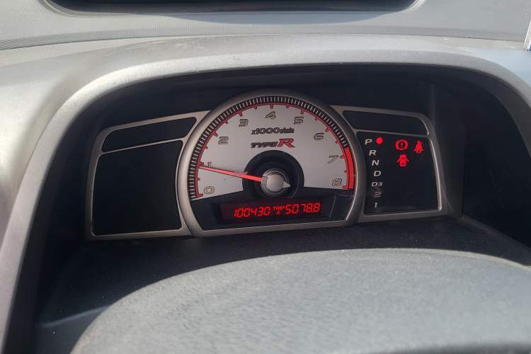 Used CIIMO 2012 1.8L Automatic Odometer Close Up