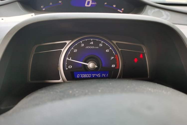 Used CIIMO 2012 1.8L Manual Odometer Close Up