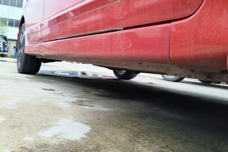 Used CIIMO 2012 1.8L Automatic Right Side Sill