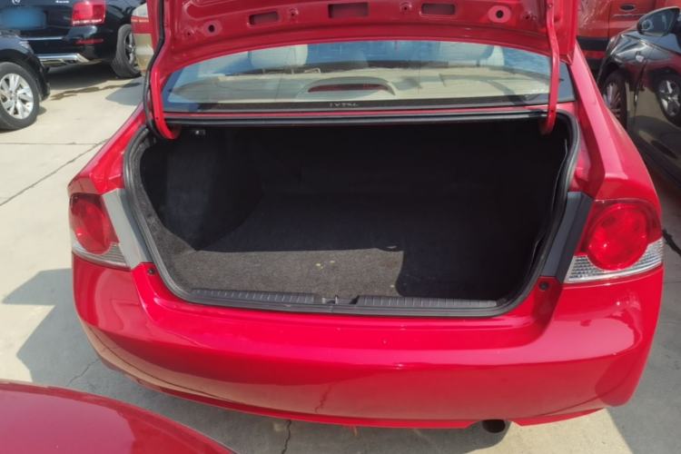 Used CIIMO 2012 1.8L Automatic Trunk