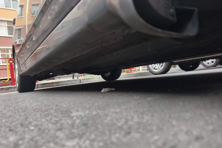 Used CIIMO 2012 1.8L Automatic Chassis Front Right