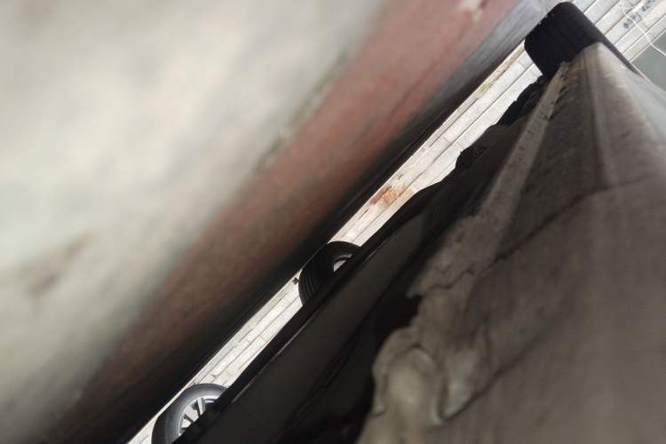 Used CIIMO 2012 1.8L Automatic Chassis Front Right