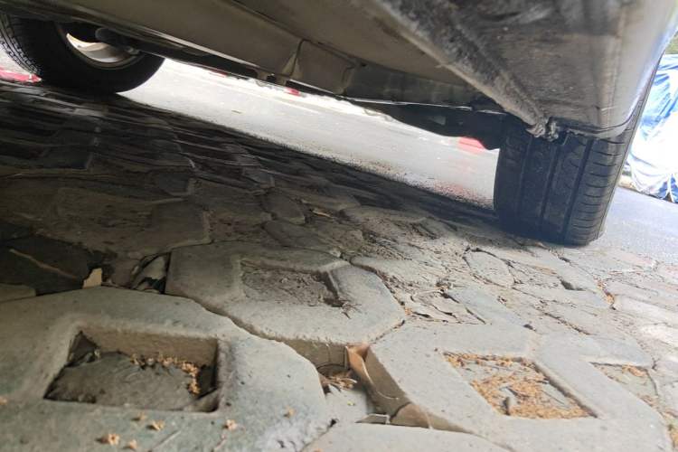 Used CIIMO 2012 1.8L Manual Chassis Front Right