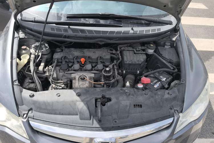 Used CIIMO 2012 1.8L Manual Engine Bay