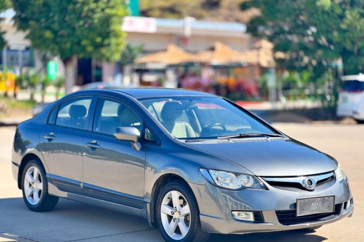 Used CIIMO 2012 1.8L Automatic Exterior 2