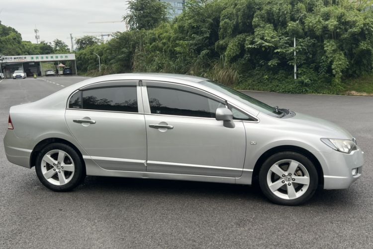 Used CIIMO 2012 1.8L Automatic Exterior 5