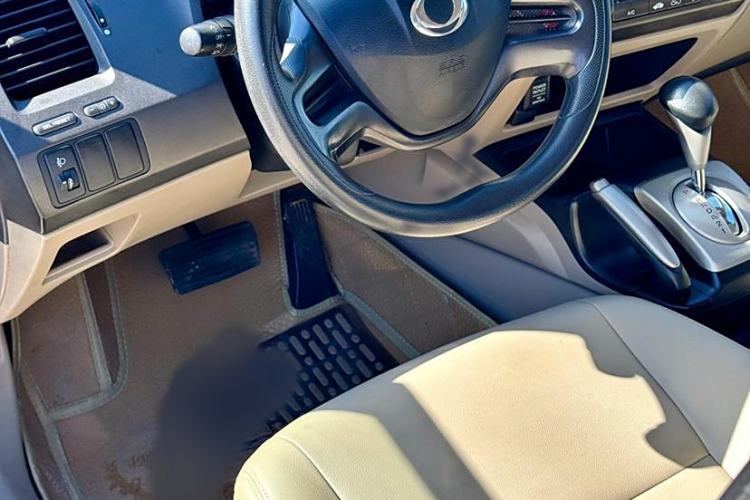 Used CIIMO 2012 1.8L Automatic Interior 2