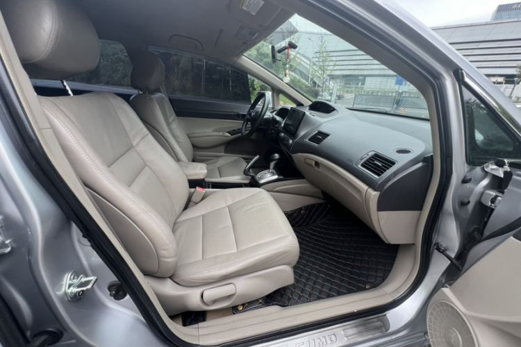Used CIIMO 2012 1.8L Automatic Interior 3