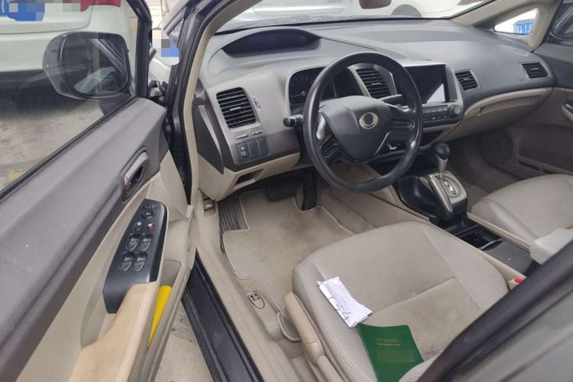 Used CIIMO 2012 1.8L Automatic Interior 3