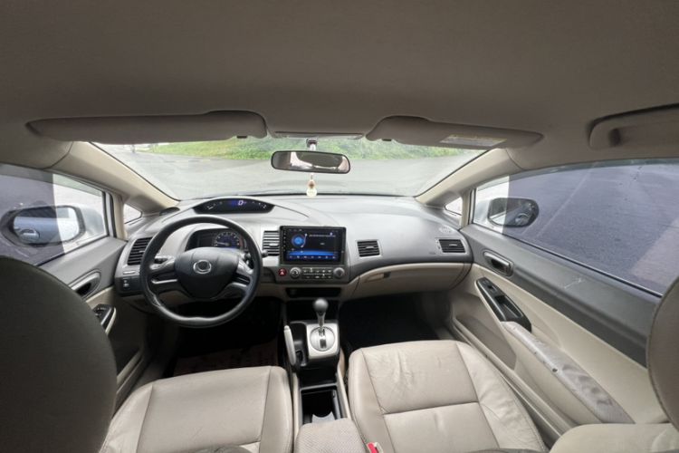 Used CIIMO 2012 1.8L Automatic Interior 4