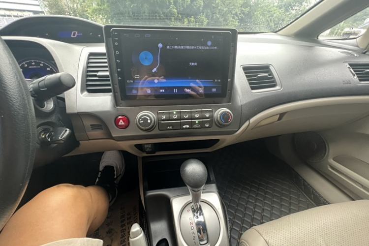 Used CIIMO 2012 1.8L Automatic Interior 5