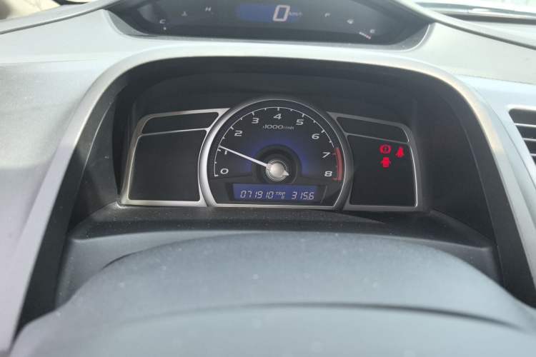 Used CIIMO 2012 1.8L Manual Odometer Close Up